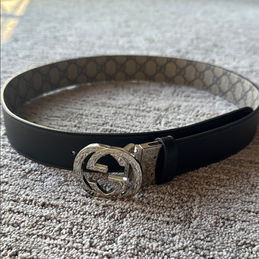 Gucci Reversible Belt with Interlocking G Buckle Black / Tan